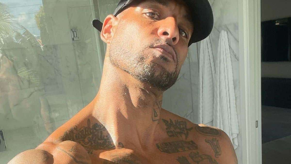 Booba ridiculise Jazz et Laurent de la JLC Family sur Twitter !