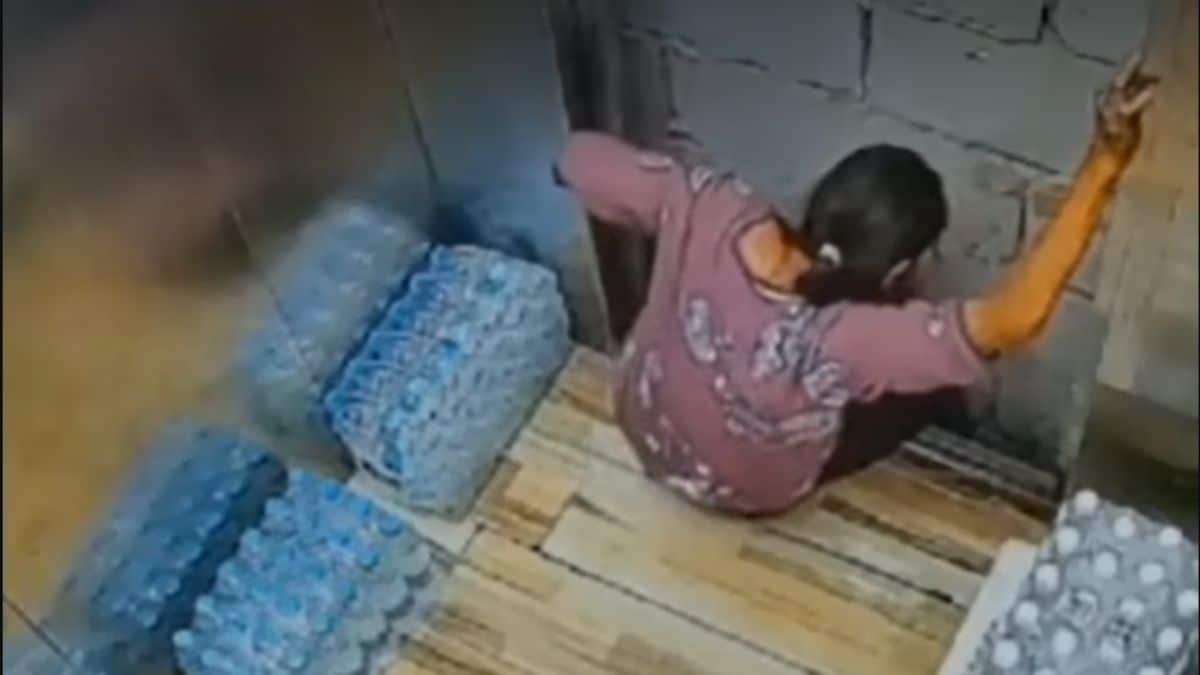 La réaction extrême de cette femme claustrophobe dans un ascenseur (Vidéo) !