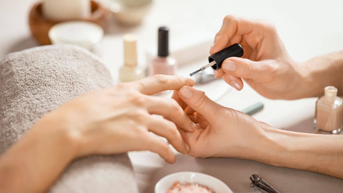 Cet appareil que tout le monde utilise pour faire les vernis à ongles peut provoquer le cancer de la peau