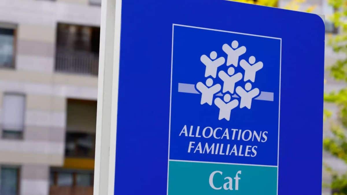 Fraude aides sociales ils mentent à la CAF et touchent 80 000 euros de RSA sans vivre en France