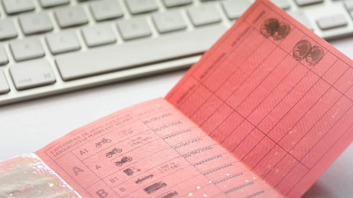 Nouveau permis de conduire : le célèbre papier rose en 3 volets