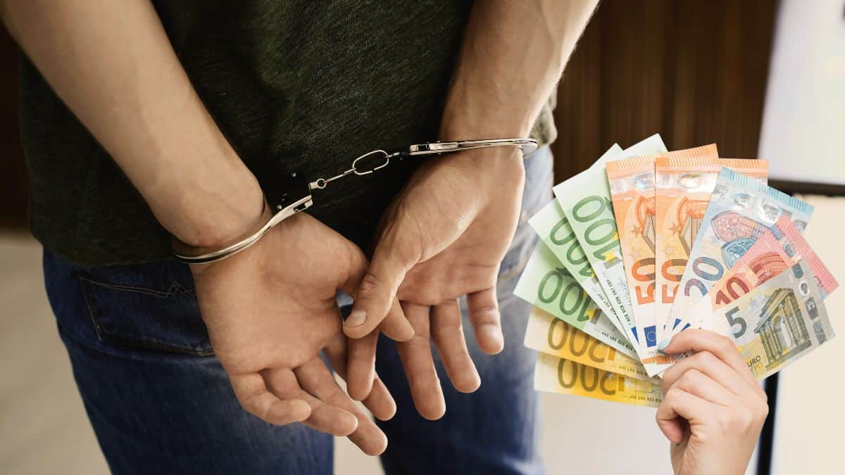 Un allocataire du RSA arrêté avec 37 000 euros de cash et une Rolex au poignet