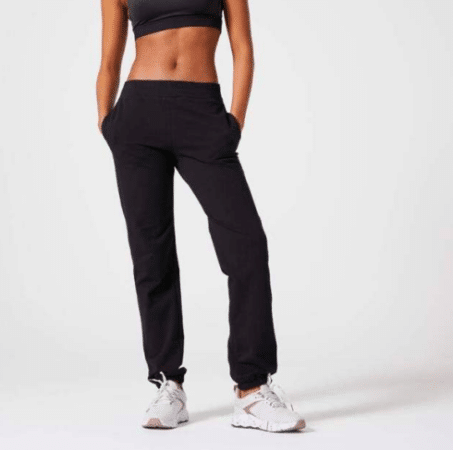 Decathlon-frappe-fort-avec-ce-pantalon-confortable-et-style-a-un-prix-de-fou-453x450