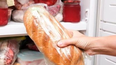 Ne faites plus cette terrible erreur quand vous congelez le pain c'est très dangereux pour la santé