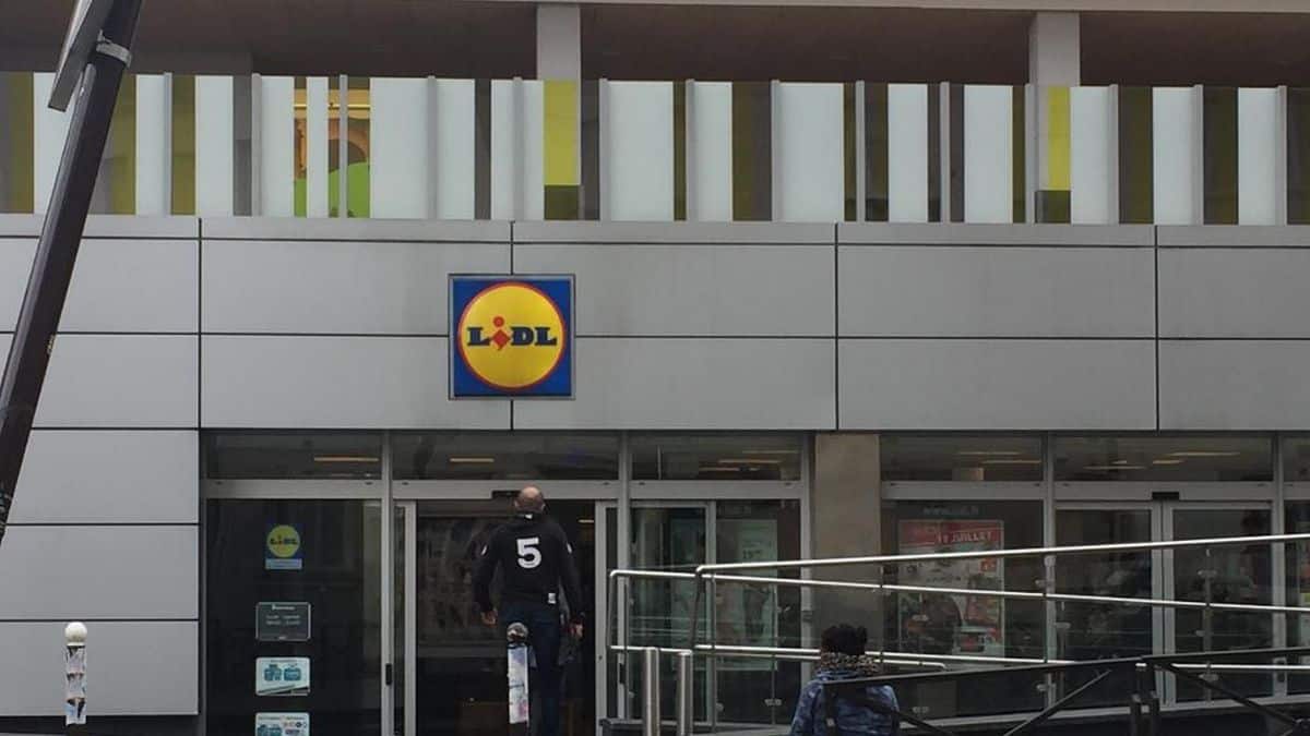 Parti acheté quelques produits chez Lidl il doit payer 500 euros en plus pour rentrer chez lui