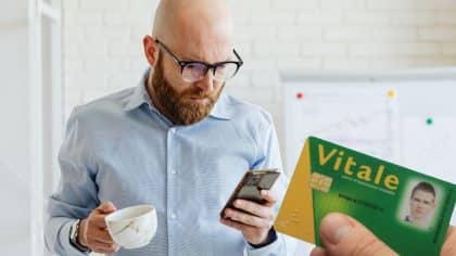 Adieu la carte vitale et le permis de conduire physique, tous les documents désormais disponibles sur son téléphone