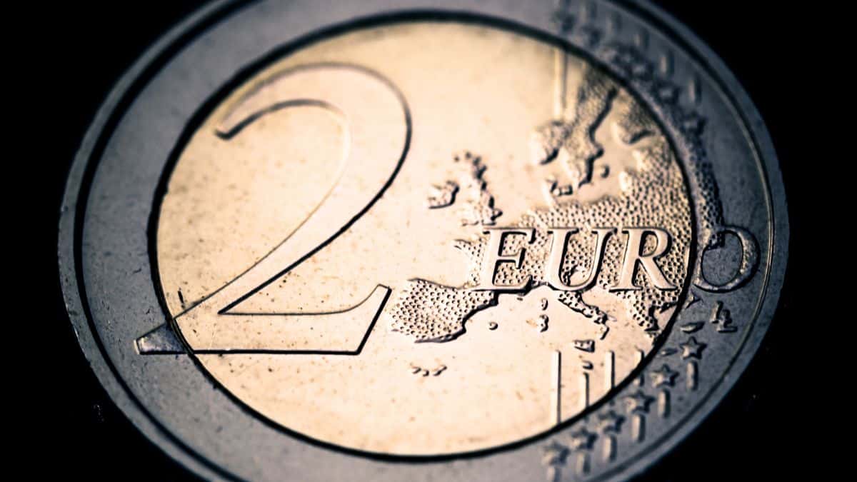 Cette pièce de 2 euros offerte à tous les enfants à l'école vaut désormais très cher