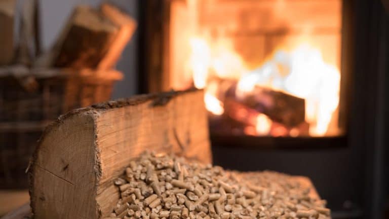 Chauffage au bois : la liste officielle des appareils concernés par l’interdiction dès 2027