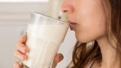 Les effets insoupçonnés sur la santé de boire du lait souvent selon la science