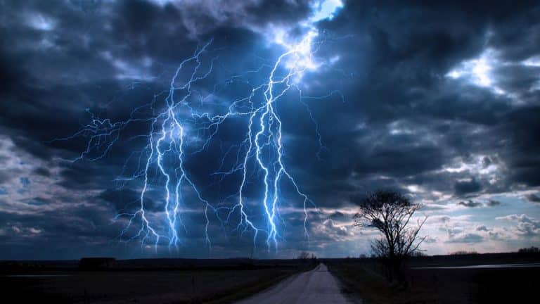 Météo: de grosses pluies et des orages vont frapper la France toute la semaine ?