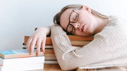 5 raisons qui expliquent pourquoi vous êtes épuisés le matin même quand vous dormez bien
