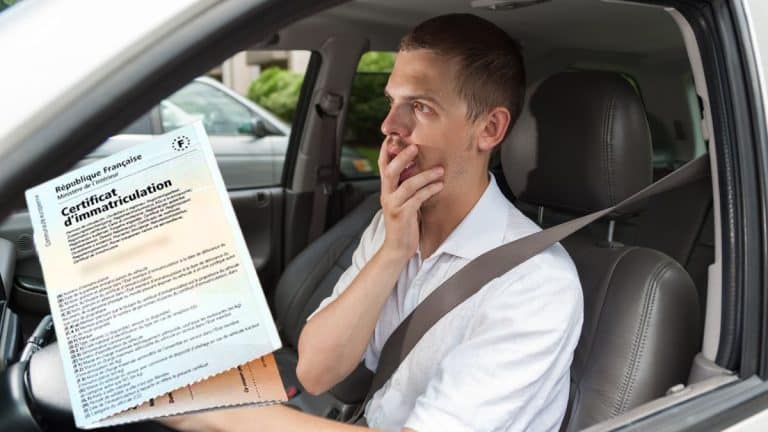 Adieu la carte grise papier, elle va bientôt débarquer dans votre smartphone
