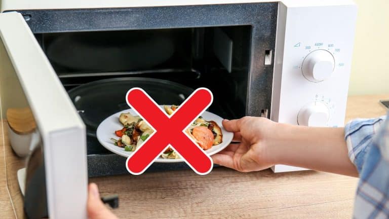 Cette grosse erreur que beaucoup font avec leur four micro-ondes développe les bactéries