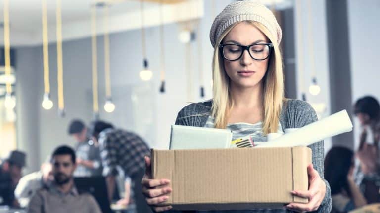 Cette habitude de 1 salarié sur 4 en entreprise est totalement illégale mais personne ne fait attention
