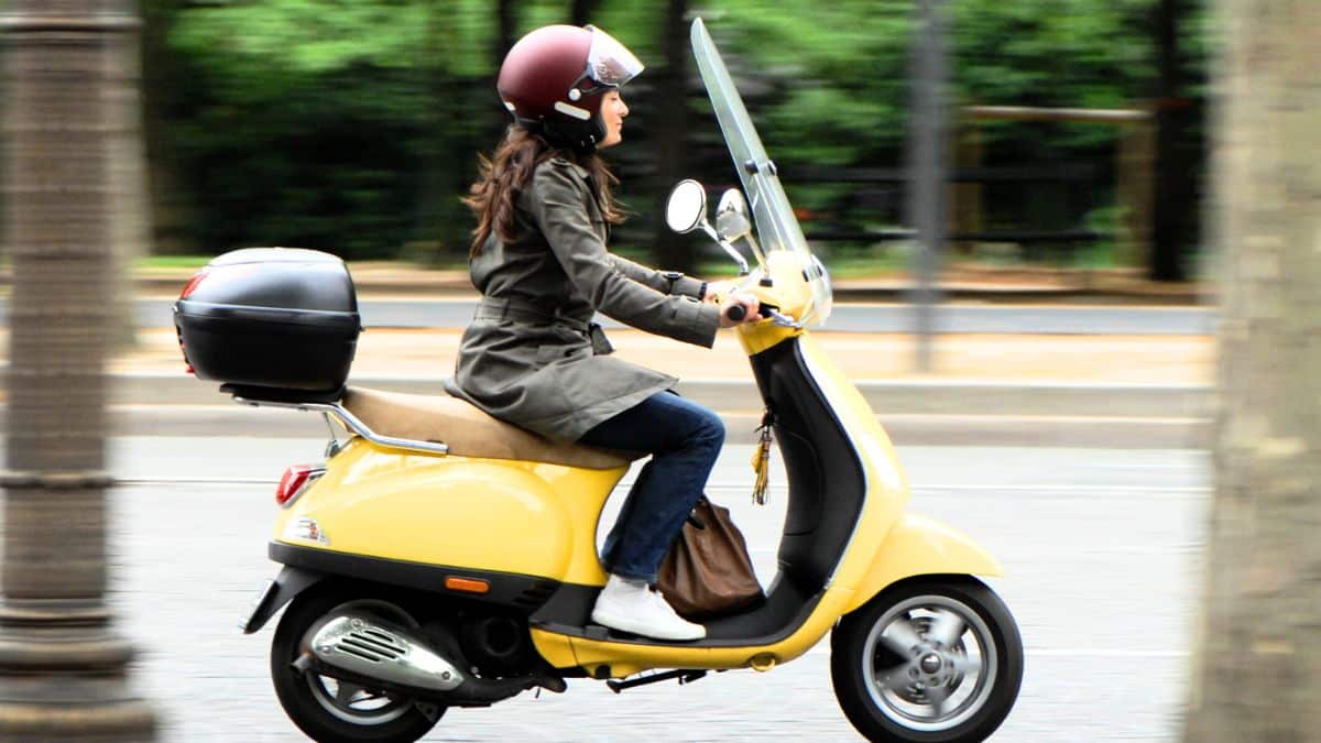 Cette mauvaise habitude de plus d'un conducteur de 2 roues sur deux est super dangereuse, attention à la grosse amende