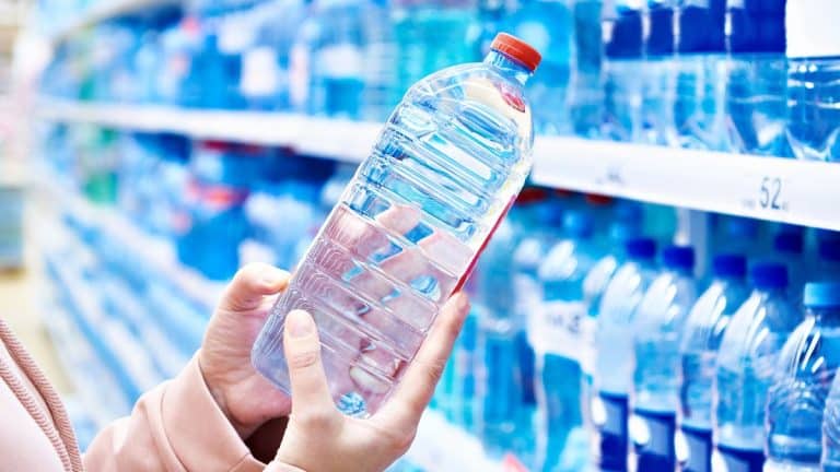 Eau du robinet contaminée : ces 2 marques de bouteille d’eau sont les meilleures pour la santé selon ce docteur