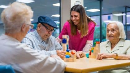 Les EHPAD pour les seniors c’est fini, cette alternative peu connue séduit de plus en plus de retraités
