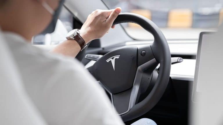 Tesla au plus mal et accusé de manipuler le compteur kilométrique de ses voitures
