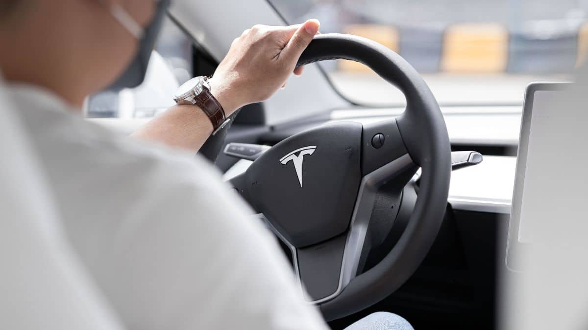 Tesla au plus mal et accusé de manipuler le compteur kilométrique de ses voitures