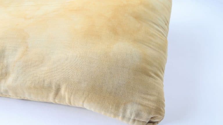 3 astuces naturelles pour nettoyer les matelas et oreillers jaunis super rapidement