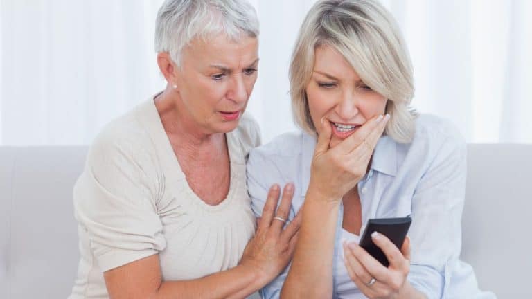 Ce détail dans un SMS frauduleux confirme que c’est une arnaque au colis, ne vous faites plus avoir