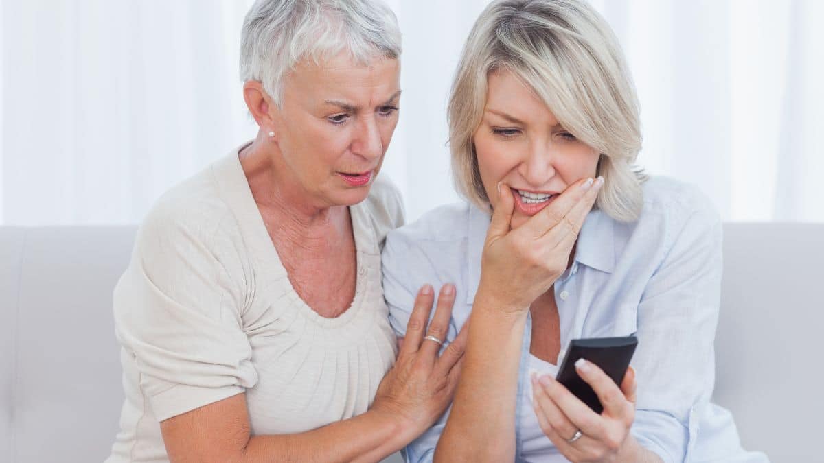 Ce détail dans un SMS frauduleux confirme que c’est une arnaque au colis, ne vous faites plus avoir