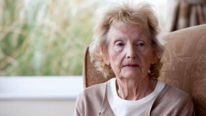 Cette mauvaise habitude pendant un repas augmente de 41 % le risque de cancer de l’estomac d’après cette étude