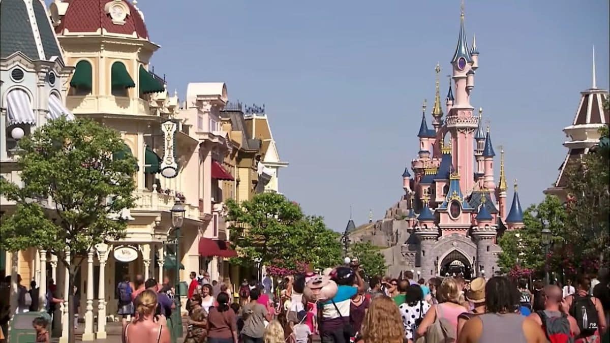Disneyland Paris: cette somme folle à prévoir si vous voulez passer une journée dans les 2 parcs
