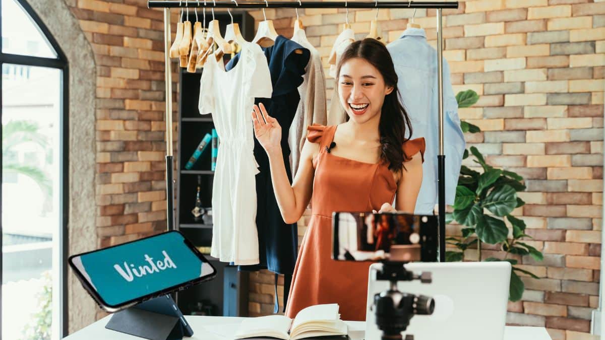 Les meilleures astuces de cette influenceuse pour vendre tous ses vêtements rapidement sur Vinted