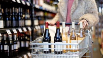 Rappel urgent de cette bouteille de vin vendue chez Intermarché, Leclerc et Auchan pour des gros risques pour la santé