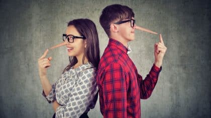 Ces mots que les menteurs utilisent toujours d'après cet avocat