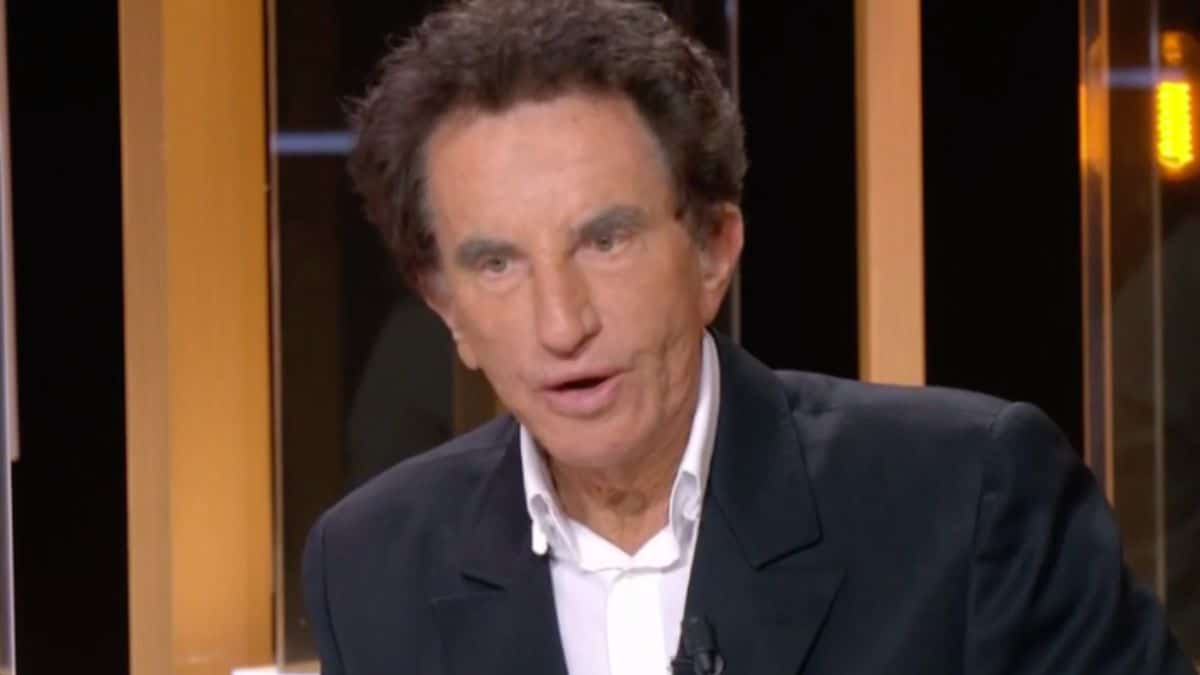 Jack Lang et son quotidien dans un somptueux appartement parisien