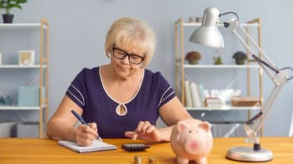 Retraite : que signifie la possible suppression de l’abattement fiscal pour les retraités ?