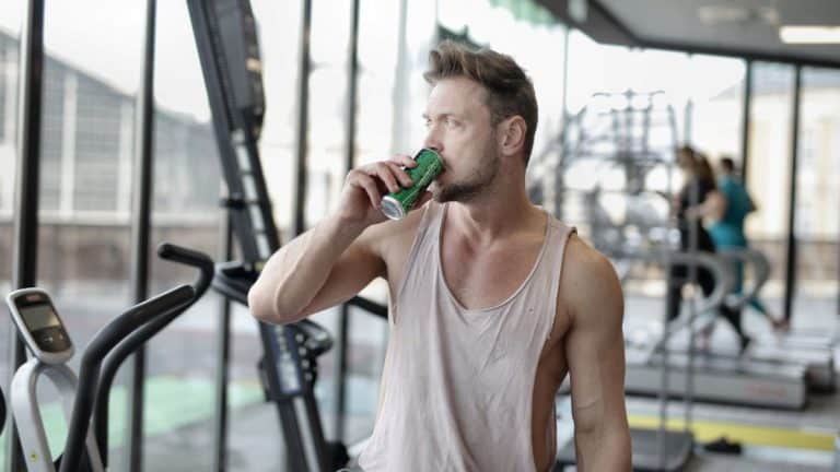 Vody : la boisson à la mode sur TikTok bientot interdite en France à cause de ces dangers cachés