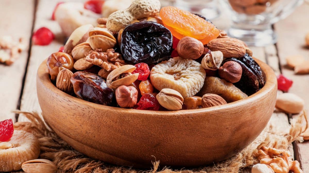 Vous grignotez des fruits secs en surveillant votre cholestérol: voici ceux à éviter pour ne pas le faire grimper