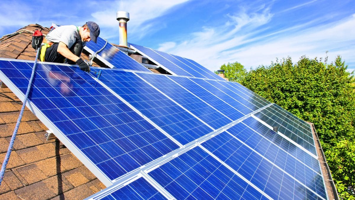 Électricité: vous comptiez installer des panneaux photovoltaïques ? Mauvaise nouvelle, les aides à l’installation reculent