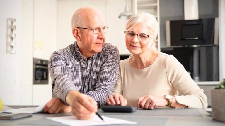 Retraite: le montant mensuel idéal pour vivre seul en 2025