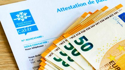 Aides sociales: pour une personne seule, travailler rapporte plus