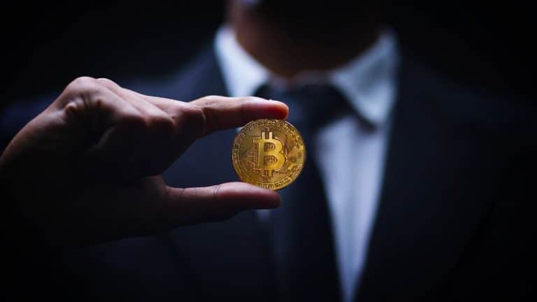 Bitcoin: rester investi aux cours actuels en 2025 expose à de fortes corrections à court terme