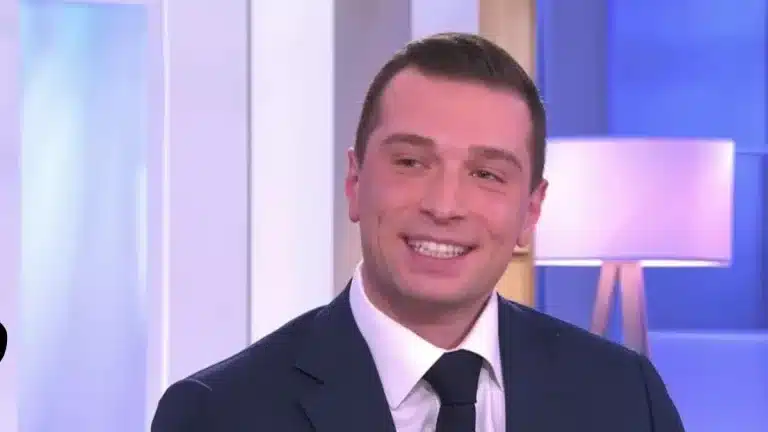Jordan Bardella publie son dernier livre en 2025: hommage à sa mère, Marine Le Pen mise en avant