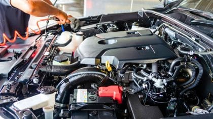 Moteur thermique vs moteur électrique: le thermique garde l’avantage en kilomètres en 2025