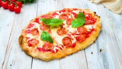 Pâte à pinsa romana: recette facile en 3 étapes, prête à garnir pour l'apéro