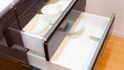 Tiroir qui coulisse mal : 9 astuces efficaces pour le régler et retrouver une ouverture fluide