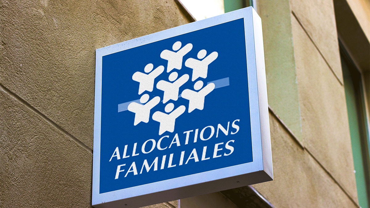 Allocations familiales : jusqu’à 2 700 € perdus par an, le gouvernement veut réduire les aides