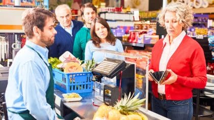 Auchan ferme 300 magasins en France et révèle l’enseigne remplaçante