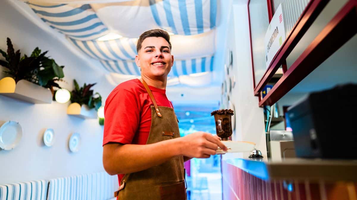 Bac+5: le 1er emploi se fait rare pour les jeunes diplômés en France