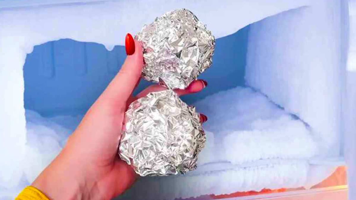Congélateur : retirez la glace en quelques minutes avec du papier aluminium et réduisez la consommation d’énergie