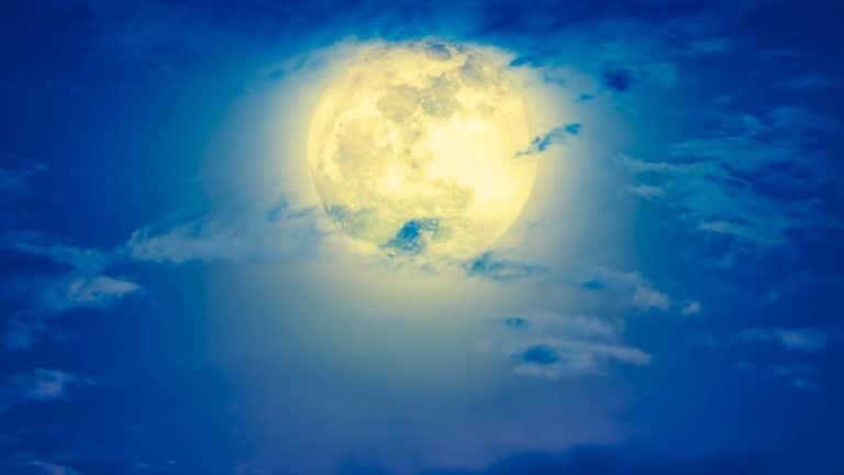 Pleine Lune du 4 décembre: Lune froide très brillante influence les 12 signes astro