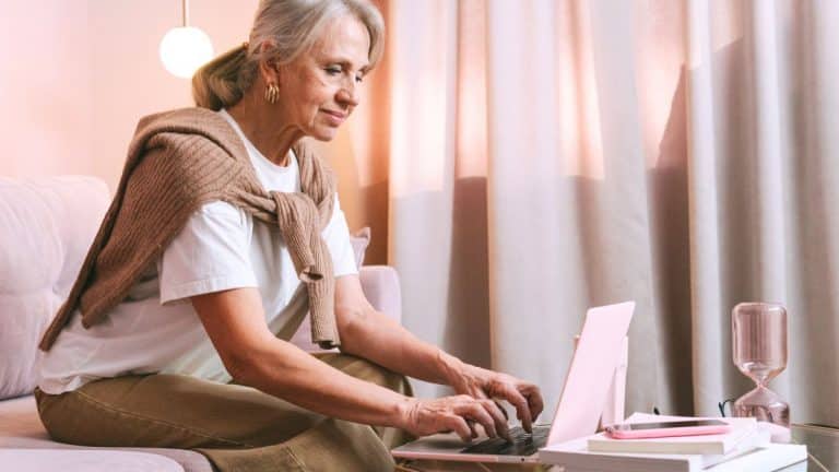 Retraites en France: l'État prépare une refonte des avantages des familles nombreuses, dont le bonus 10 % dès 3 enfants