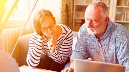 Retraites: revalorisation gelée, cumul emploi-retraite encadré, ce qui change